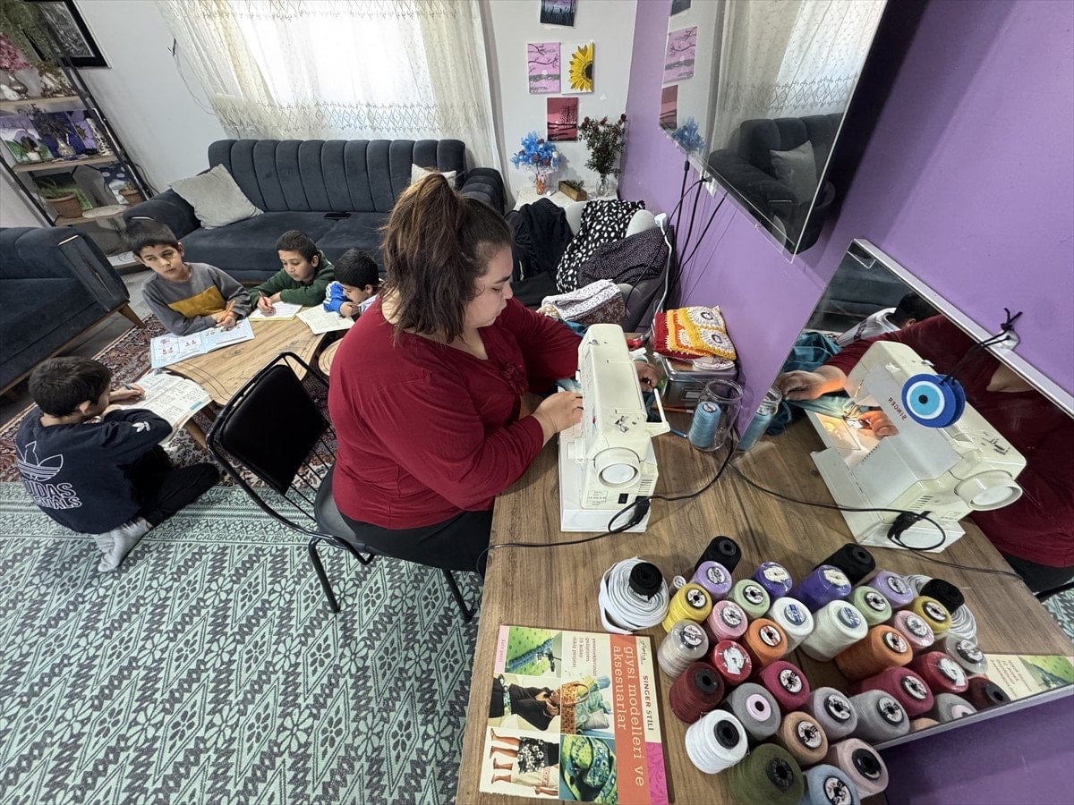 hatayda depremzede kadin terzilikle ailesinin umudu oldu 5 k2AMyhDm