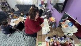 hatayda depremzede kadin terzilikle ailesinin umudu oldu 6gF7JFMC