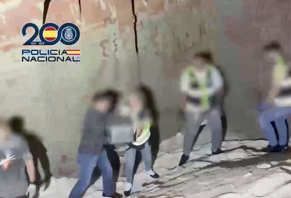 ispanyadaki gemiye uyusturucu sorusturmasinda istanbulda 10 supheli tutuklandi 2 FH2CBLdb