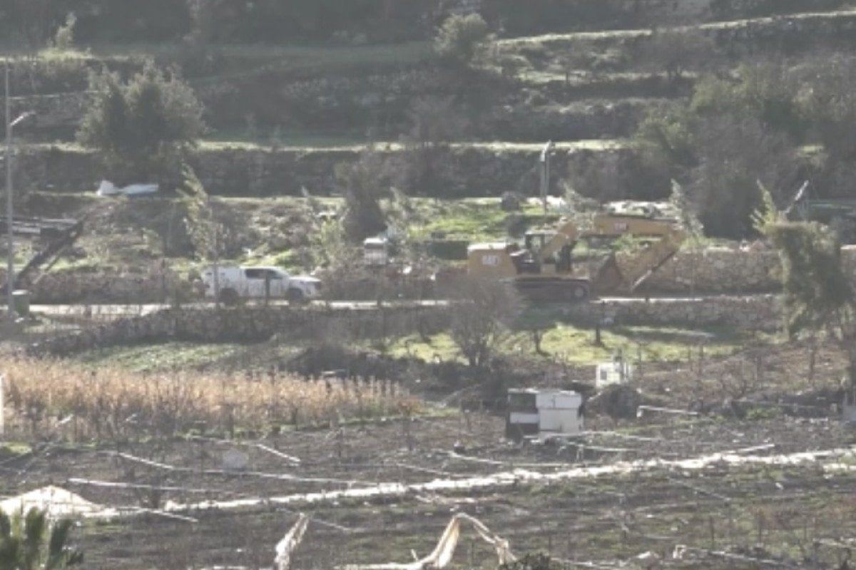 israil ordusu isgal altindaki bati seriada filistinlilere ait ev ve su kuyusunu yikti 0 kiCbCKW7