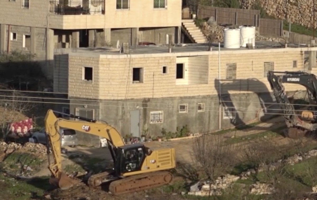 israil ordusu isgal altindaki bati seriada filistinlilere ait ev ve su kuyusunu yikti 1 2Nk2fpSe