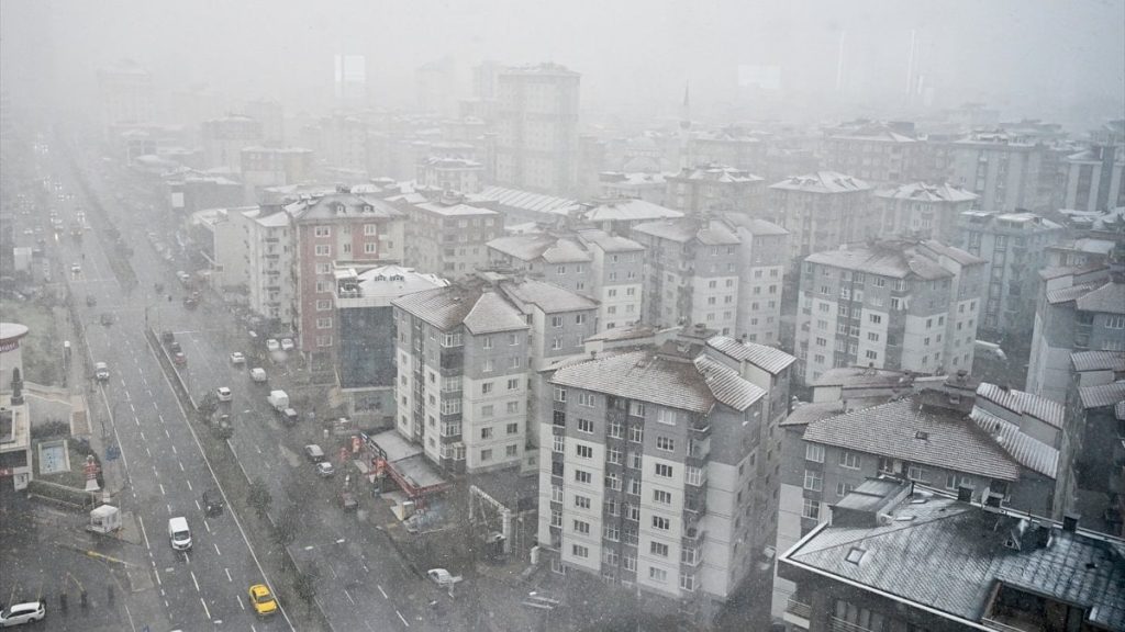 istanbul gune beyaz manzarayla uyandi soguk hava etkisini artiriyor 9gxrRVfX