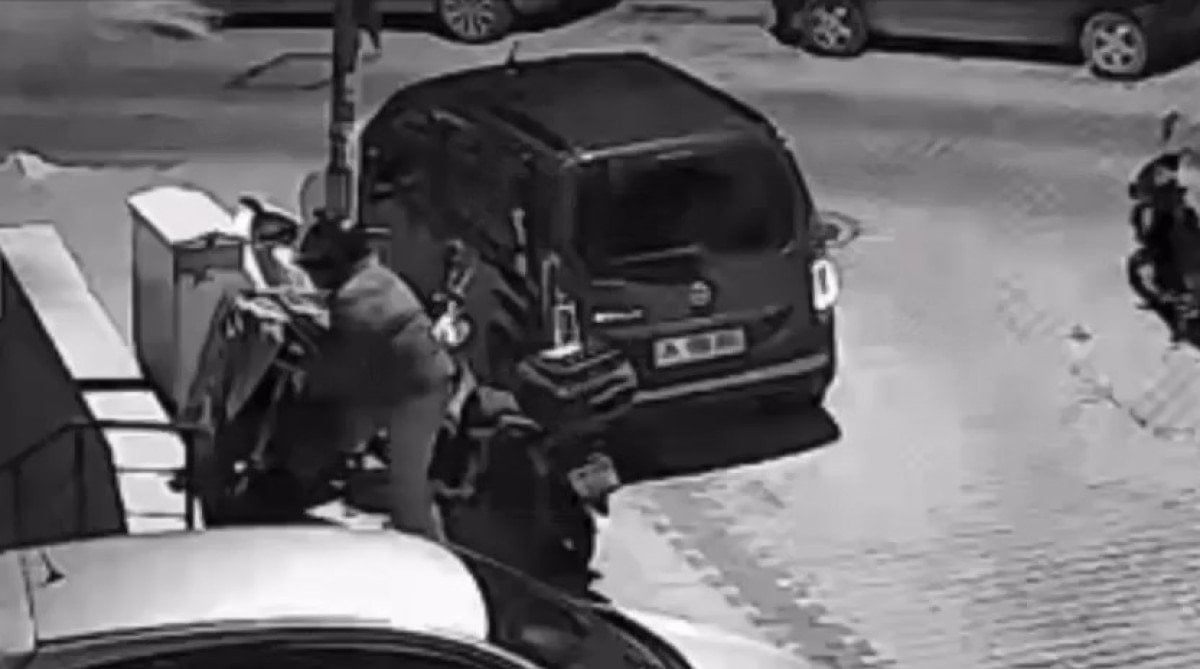 istanbulda 53 bin lira degerindeki motosiklet parcasi hirsizligi kamerada 0 V4fXy6aT