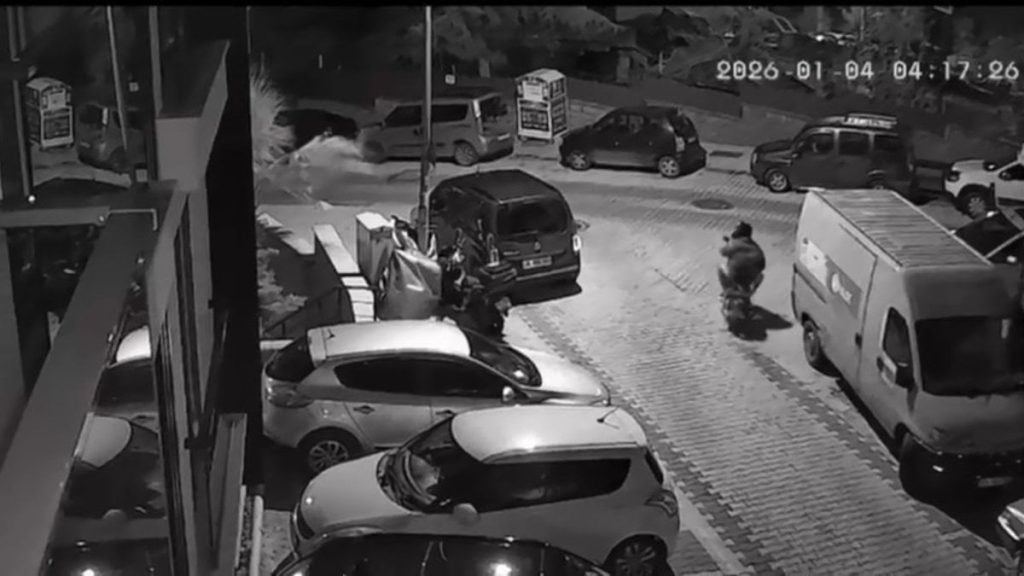 istanbulda 53 bin lira degerindeki motosiklet parcasi hirsizligi kamerada QY26MY9P