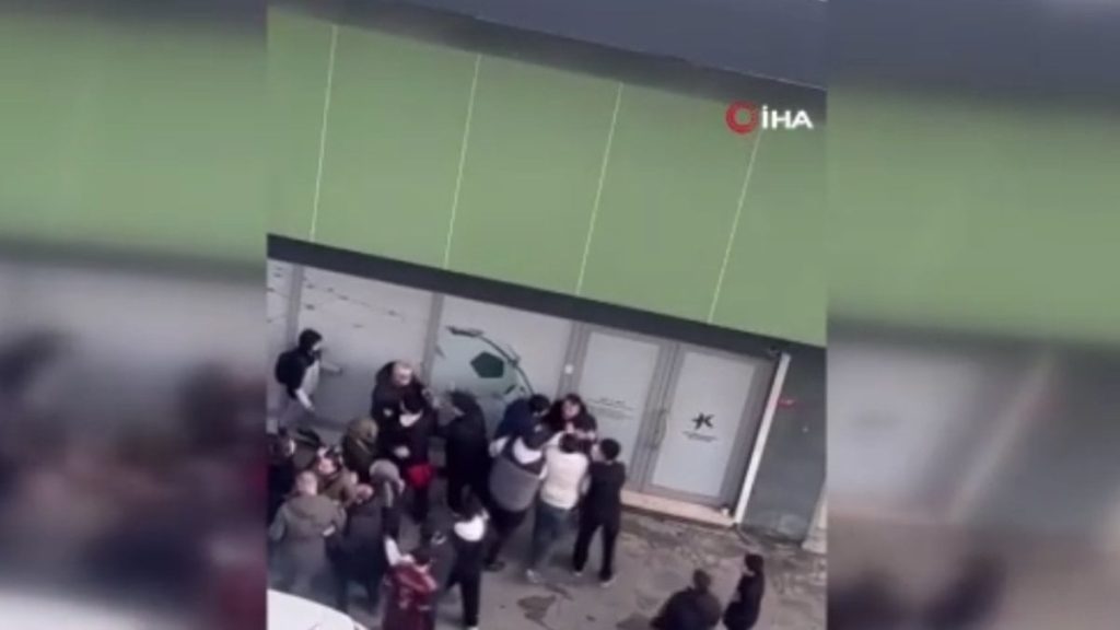 istanbulda amator macta yumruklar konustu dBErAcgu