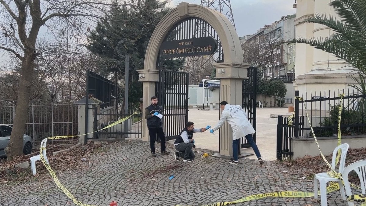 istanbulda cenaze namazi cikan miras tartismasinda kan akti 0 yhrsbcVz