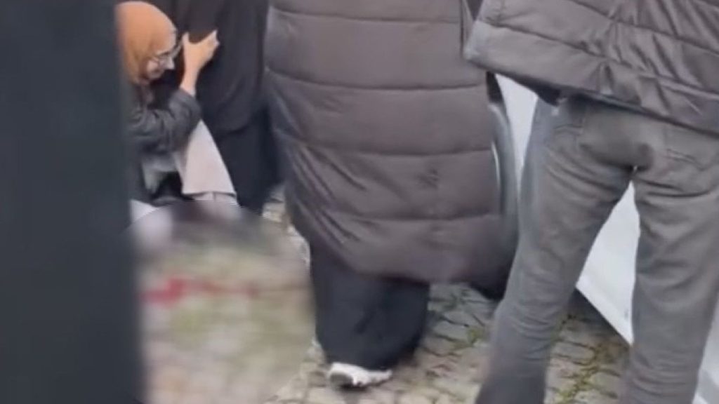 istanbulda cenaze namazi cikan miras tartismasinda kan akti MRVC4z6G