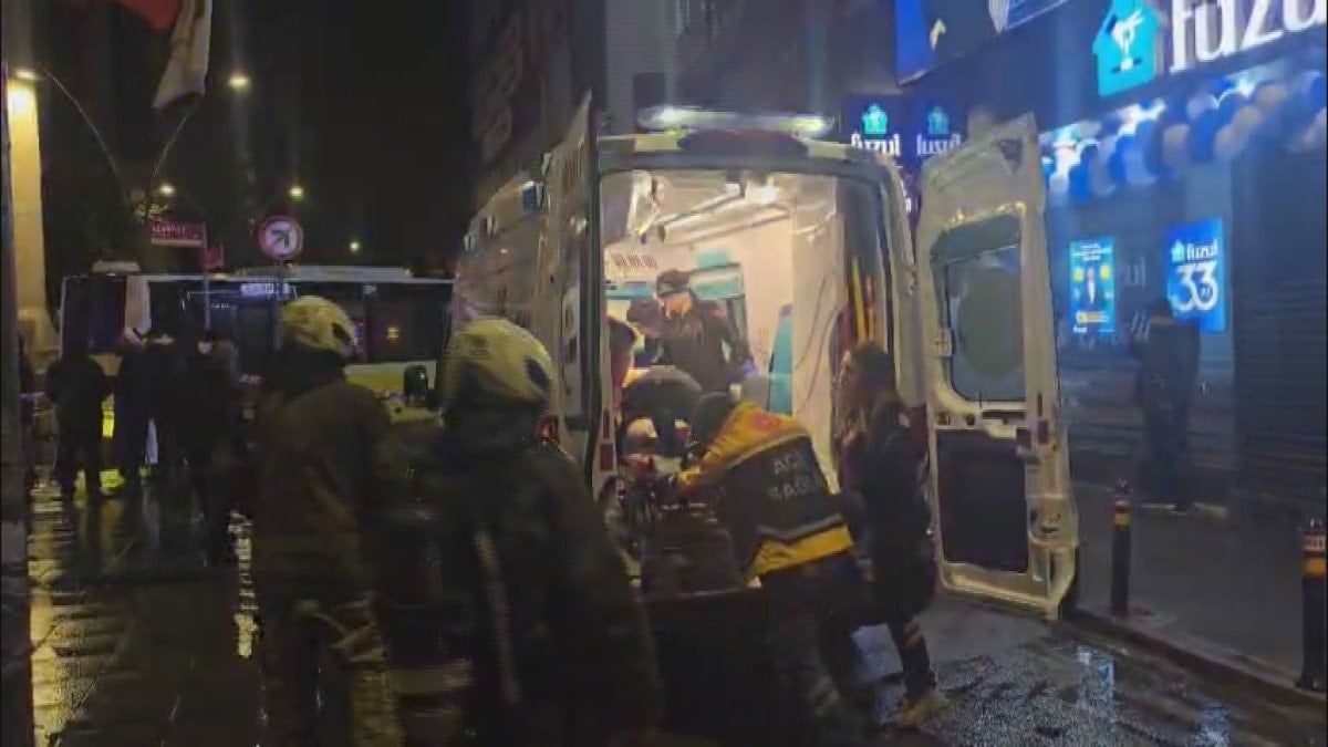 istanbulda iett otobusunun binanin duvarina carpmasi sonucu 6 kisi yaralandi 4 9XLngcDr