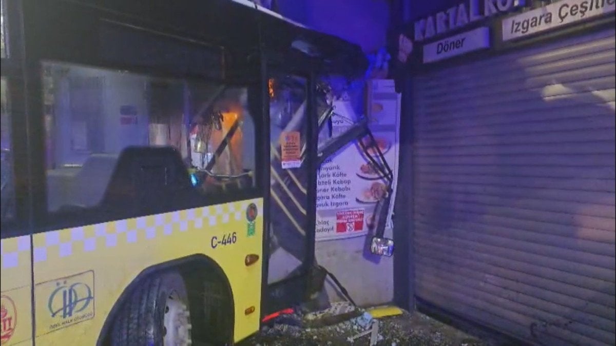 istanbulda iett otobusunun binanin duvarina carpmasi sonucu 6 kisi yaralandi 5 V6gZf7sC