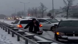 istanbulda kar kazalari kameralara yansidi O1eFAO2b