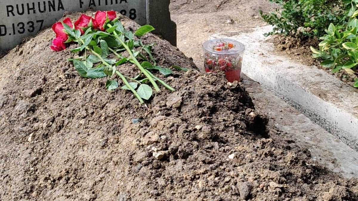 istanbulda oldurulen atlasin mezarini arkadaslari ziyaret etti 0 DynnMybf