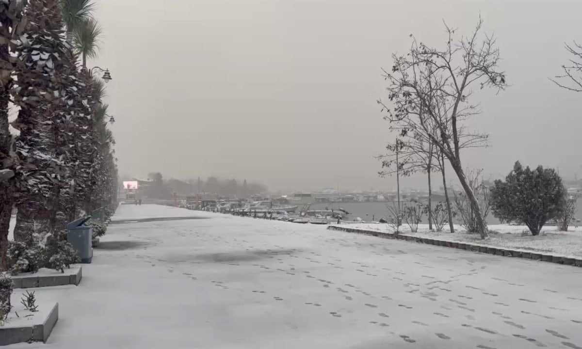 istanbulun silivri kesimleri gune lapa lapa karla uyandi 0 kYINRdFu