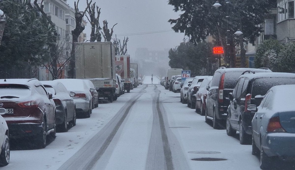 istanbulun silivri kesimleri gune lapa lapa karla uyandi 2 VwVwvRUF