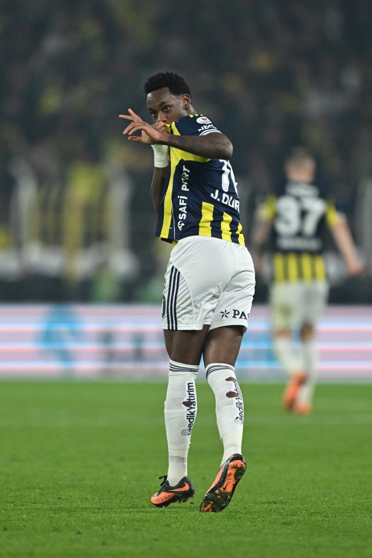 jhon duran transfer kararini fenerbahceye bildirdi 1 Tn1MlBOD