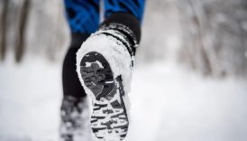 karda buzda guvenle yurutuyor ayakkabinin altina bir damla surun 2IQgCgQC