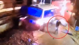 kirikkalede hemzemin gecitte mahsur kalan dolmusa tren carpti 1QgsWe9A