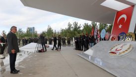 kktcnin kurucu cumhurbaskani rauf denktas icin vefatinin 14uncu yilinda toren duzenlendi HfBjwiFM