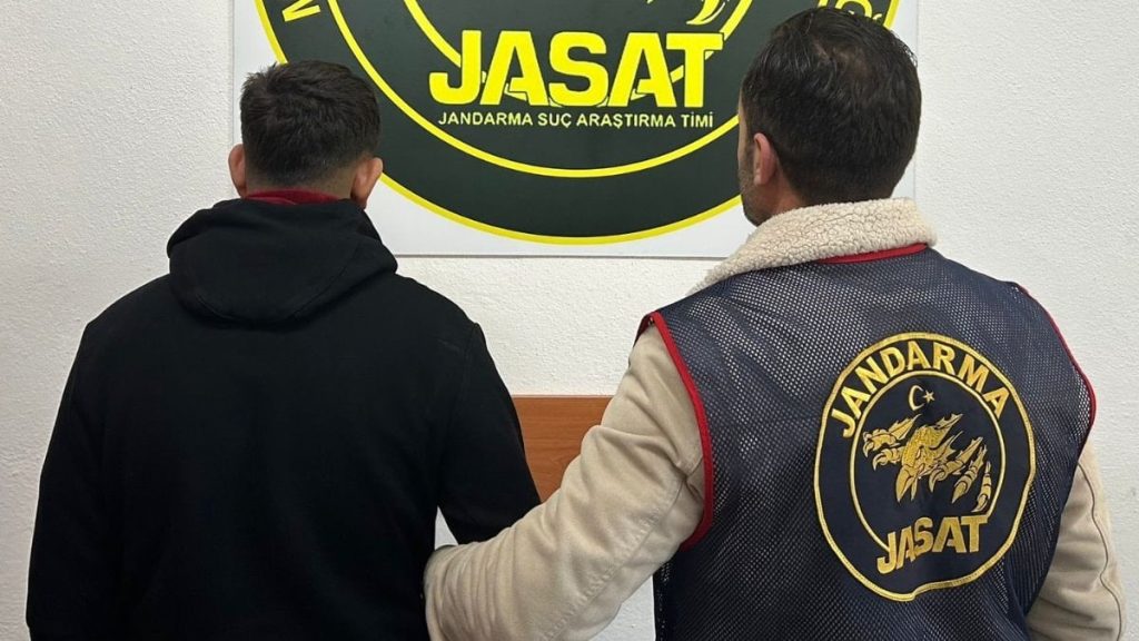 manisada 66 yil hapis cezasiyla aranan 18 yasindaki sahis yakalandi Ns64JWJ6