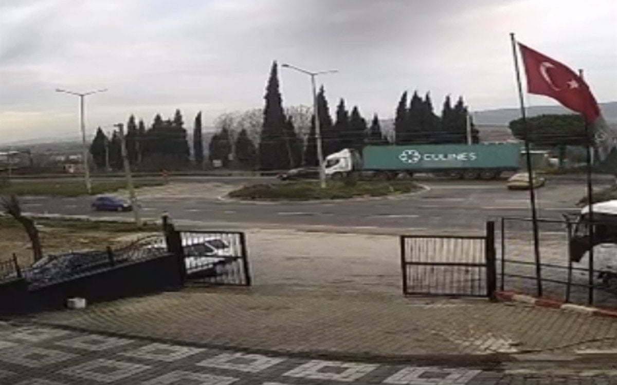 manisada tirla carpisan otomobilin surucusu oldu 0 dObWXfZ2