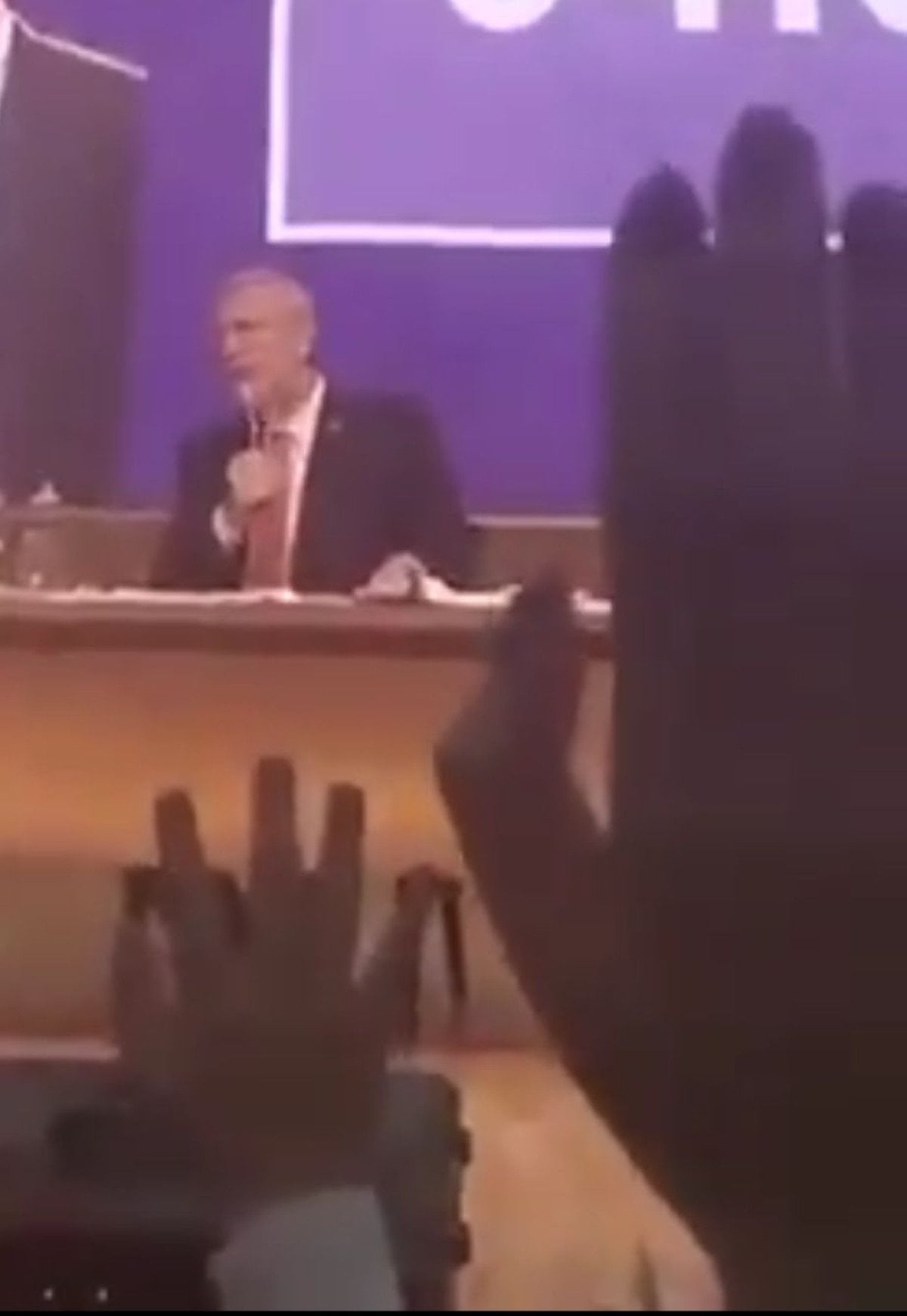 mansur yavas genclere sordu ankarada suyu kesilen elini kaldirsin 0 jbnmEudf