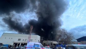 mersinde plastik ham madde deposunda yangin gDu7dvUz