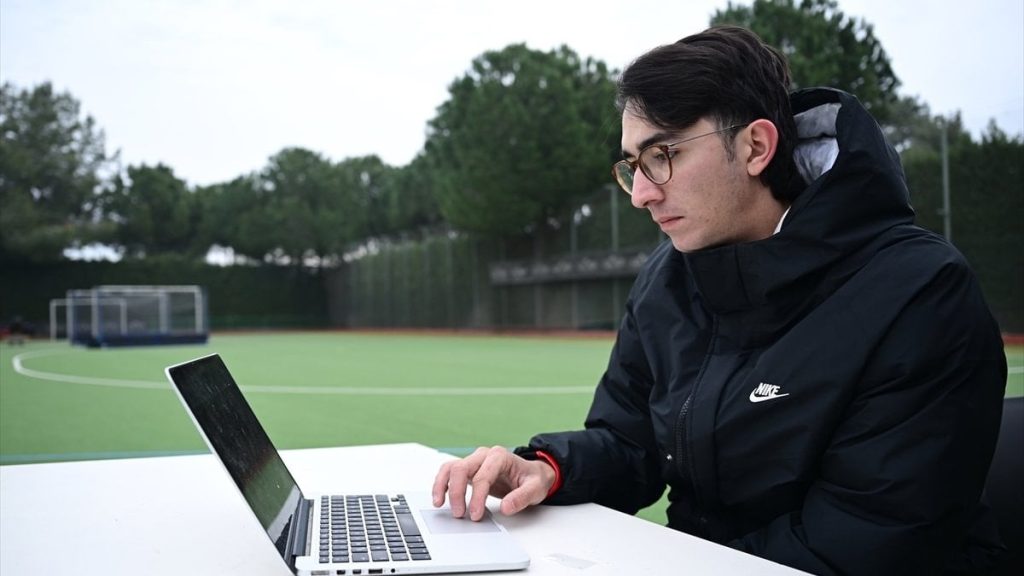 mete gazoz ve yusuf goktug ergin aanin yilin kareleri oylamasina katildi r9i72xa1