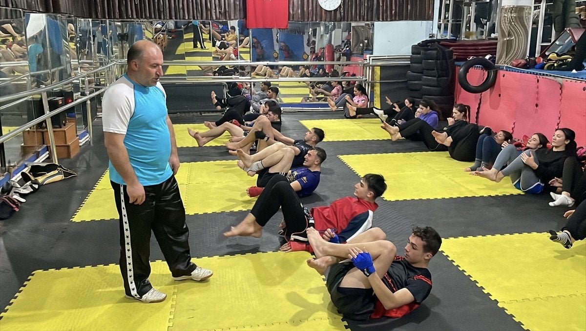 muaythai ve kickboksa adanan bir omur sampiyonlar yetistiren milli antrenor 2 1YtSVK5v