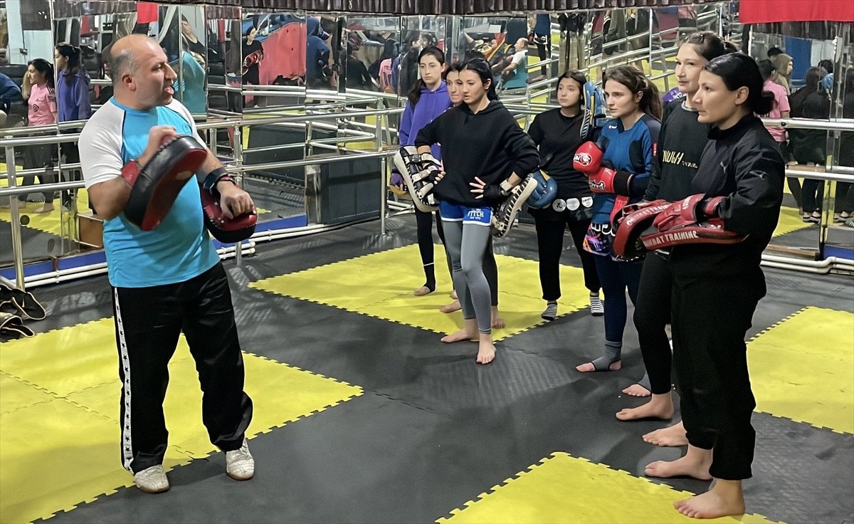 muaythai ve kickboksa adanan bir omur sampiyonlar yetistiren milli antrenor 7 ZbfdnquN