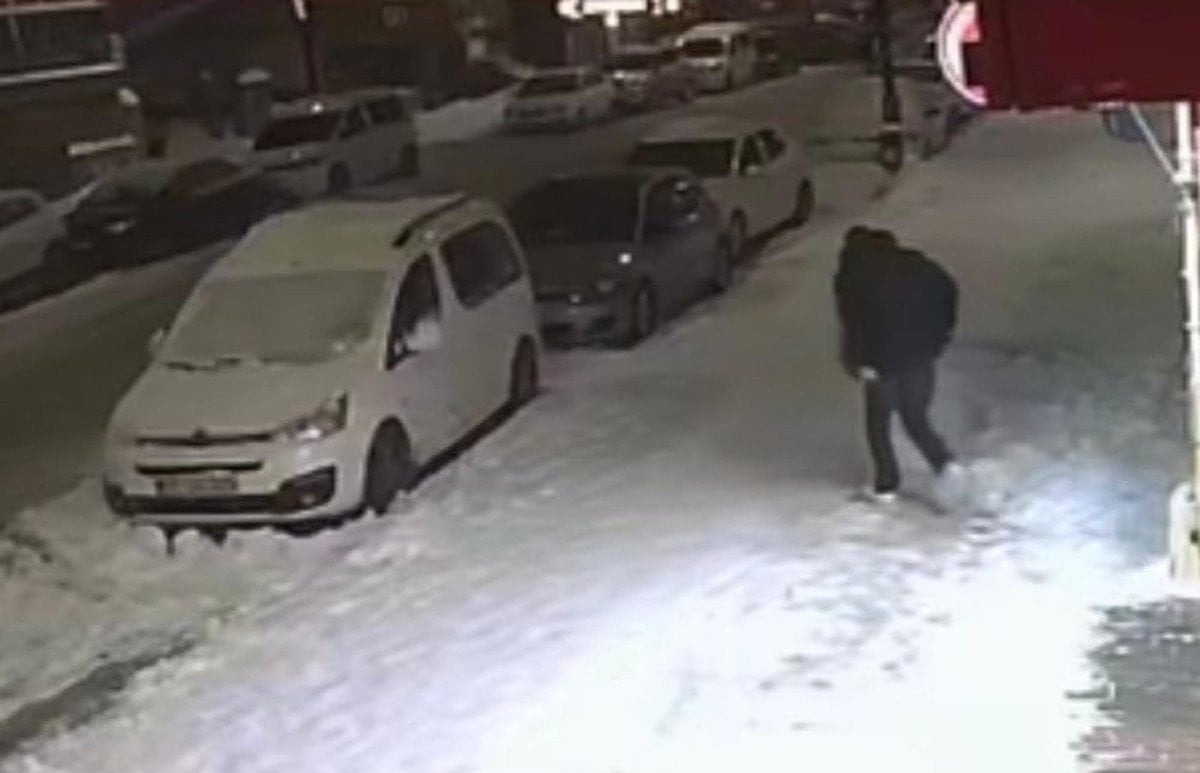 musta 6 katli binanin catisindan kar kutlesi dustu 1 yarali 0 BBZF7PCQ