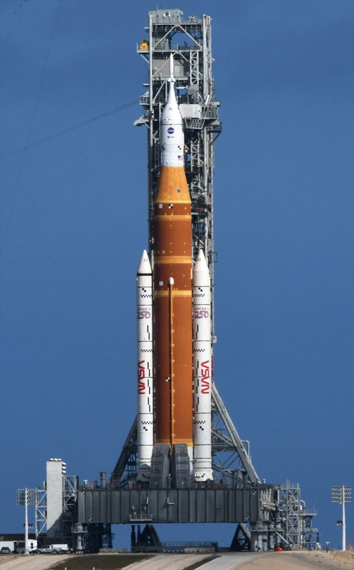 nasa 50 yil sonra aya insanli donus icin geri sayimda 0 UyzlF82p