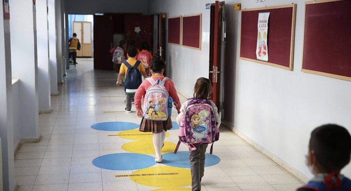 okullarda yariyil tatili icin son ders zili yarin calacak 0 QbSAc87m