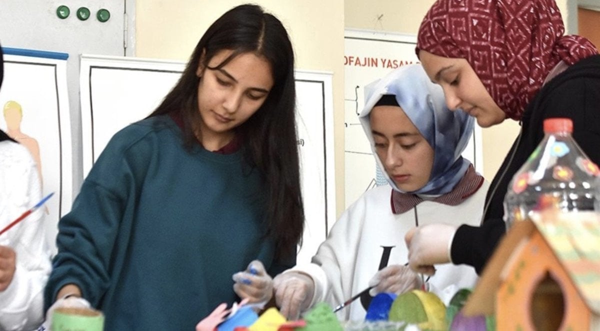 okullarda yariyil tatili icin son ders zili yarin calacak 1 GdL6Gy9m