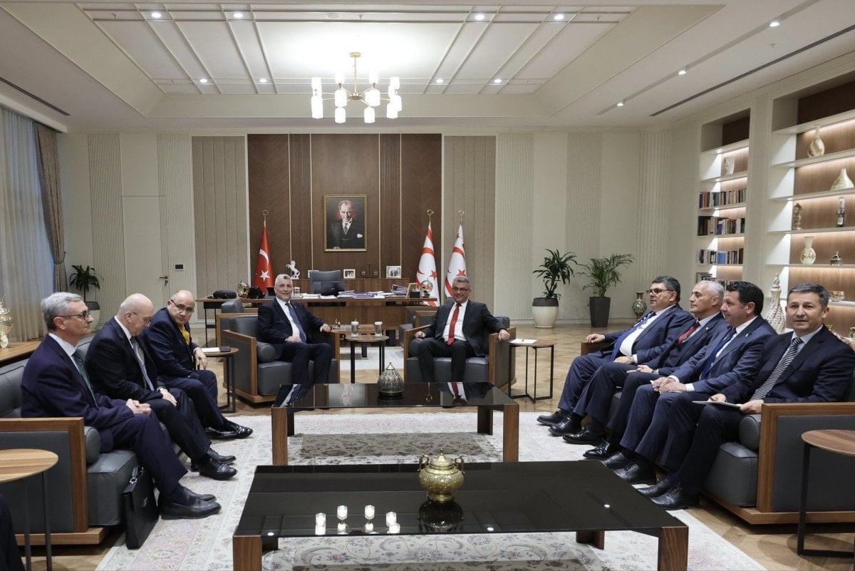 omer bolat kktcde cumhurbaskani tufan erhurman ile gorustu 1 pCWeO576