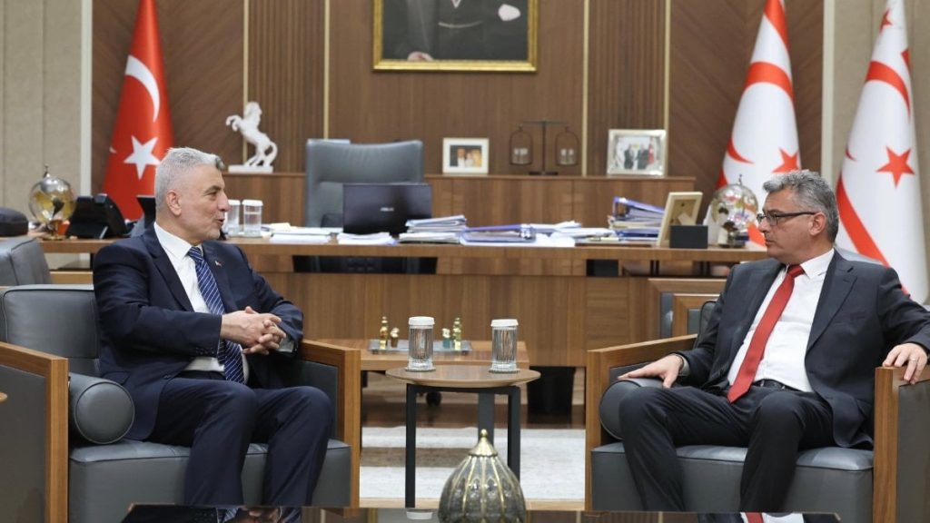 omer bolat kktcde cumhurbaskani tufan erhurman ile gorustu qvCIK132