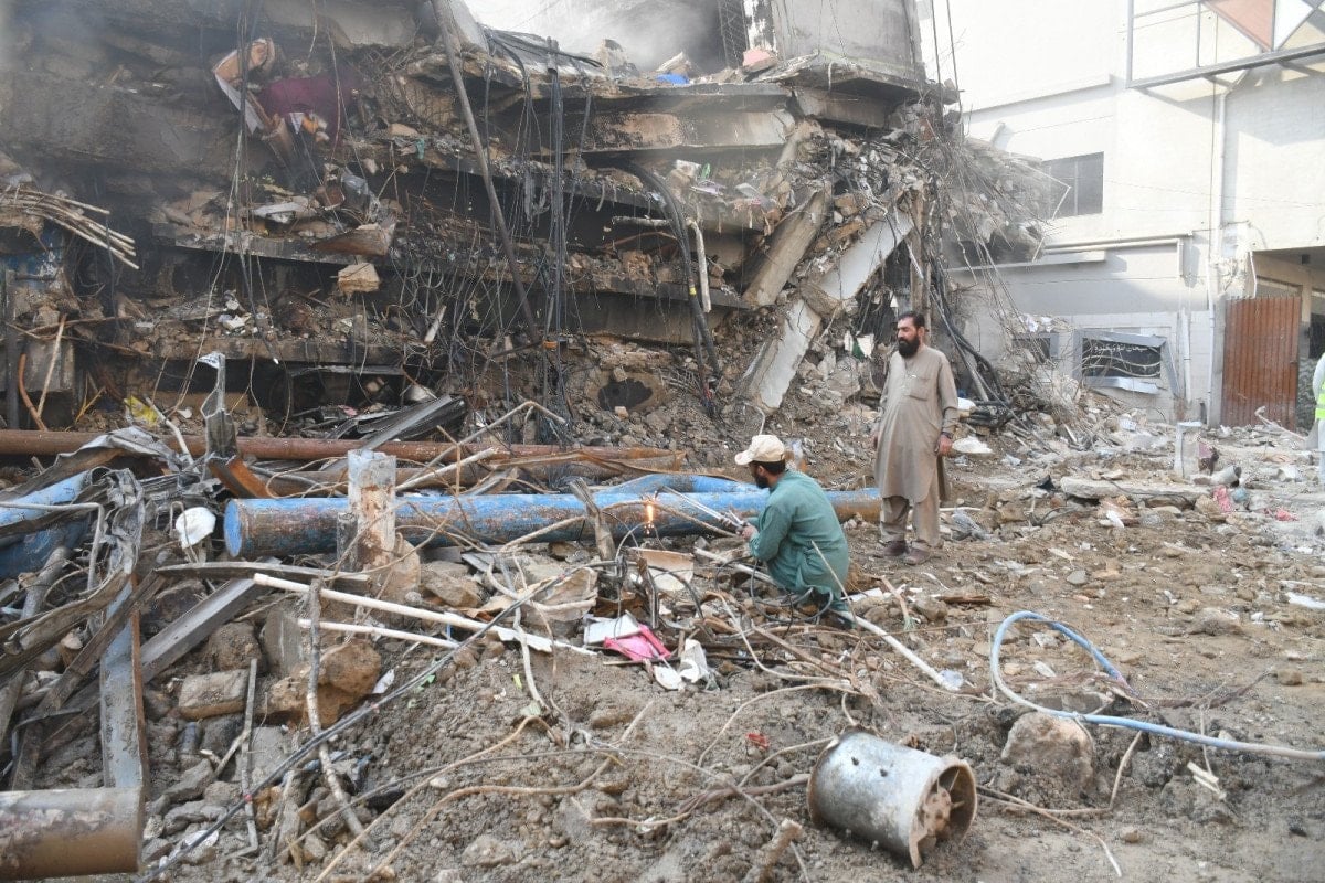 pakistandaki avm yangininda can kaybi artiyor 6