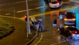 samsunda kazaya karisanlar surucuyu darbetti 3 gozalti 6sHqwBSj