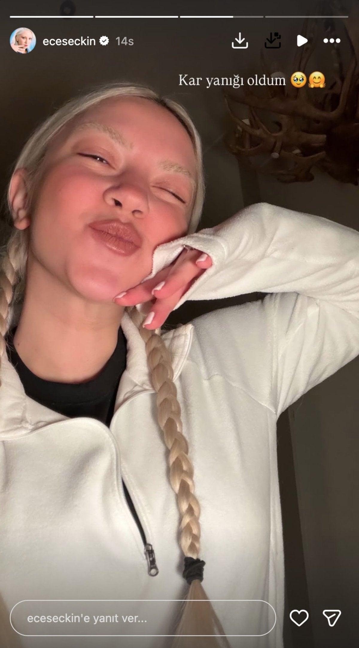 sarkici ece seckin finlandiyaya gitti 2 vuIOgPTb