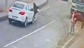 siirtte otomobilin yayaya carptigi anlar kamerada q7sZC5C1