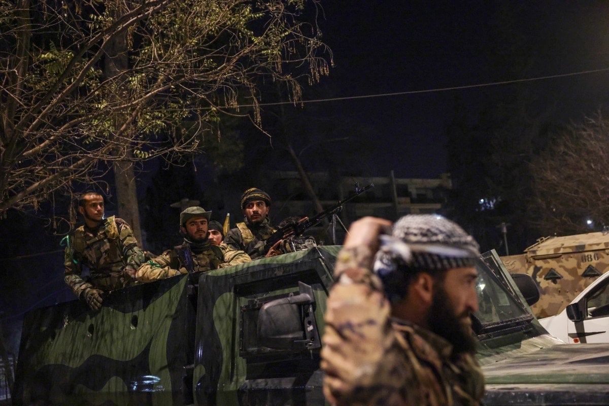 suriye cumhurbaskani ahmed sara harekat merkezinde 0 uT41TkPa