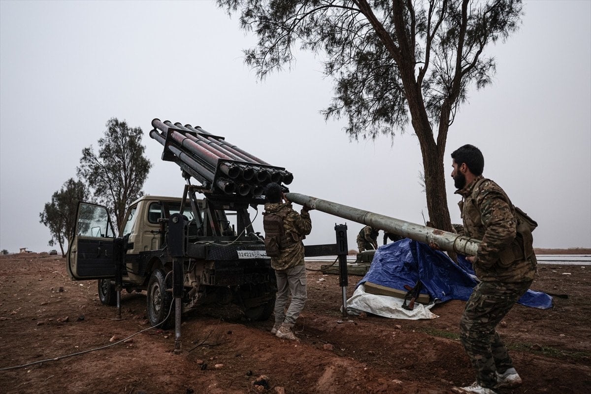 suriye ordusu ypgsdgnin isgali altindaki tabka kentine girdi 1 nEKMYdy9