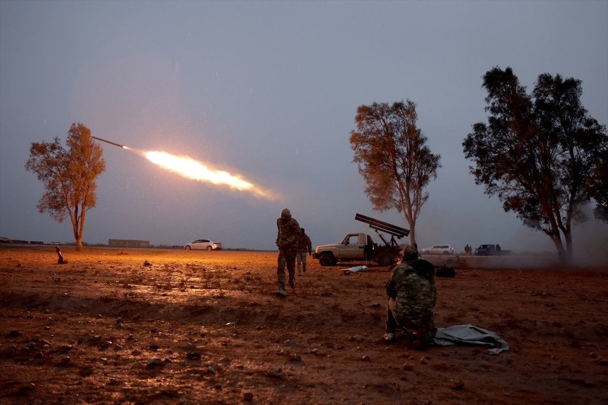 suriye ordusu ypgsdgnin isgali altindaki tabka kentine girdi 2 Tyk41KCP