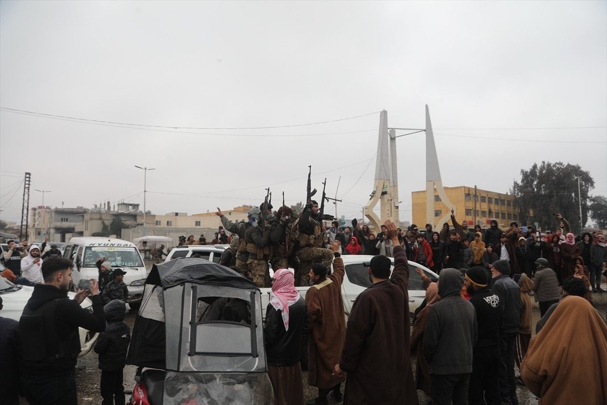 suriyeliler yuvalarina donmenin sevincini yasiyor soguk ve yagmura ragmen yuzleri guluyor 1