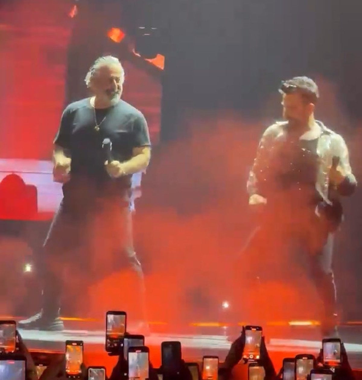 tarkan konserinde cem yilmaz surprizi 1 S1R6dgk7