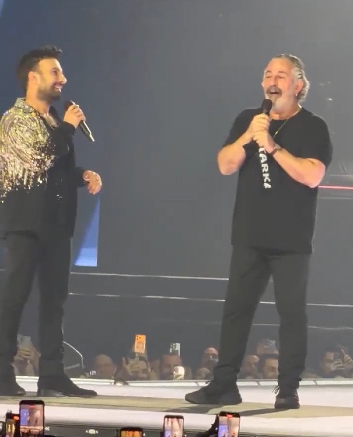 tarkan konserinde cem yilmaz surprizi 2 zbVKQT89