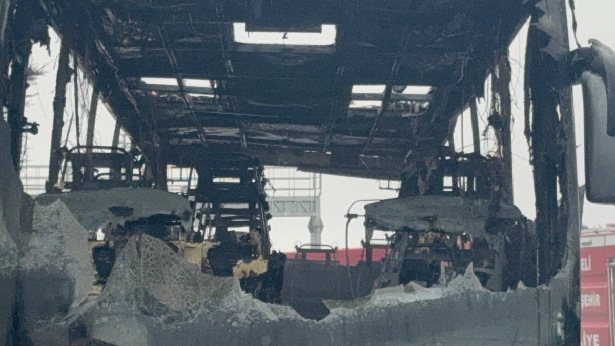 tem otoyolunda otobus yangini dikkatli yolcu facianin onune gecti 1 eUpmjn68