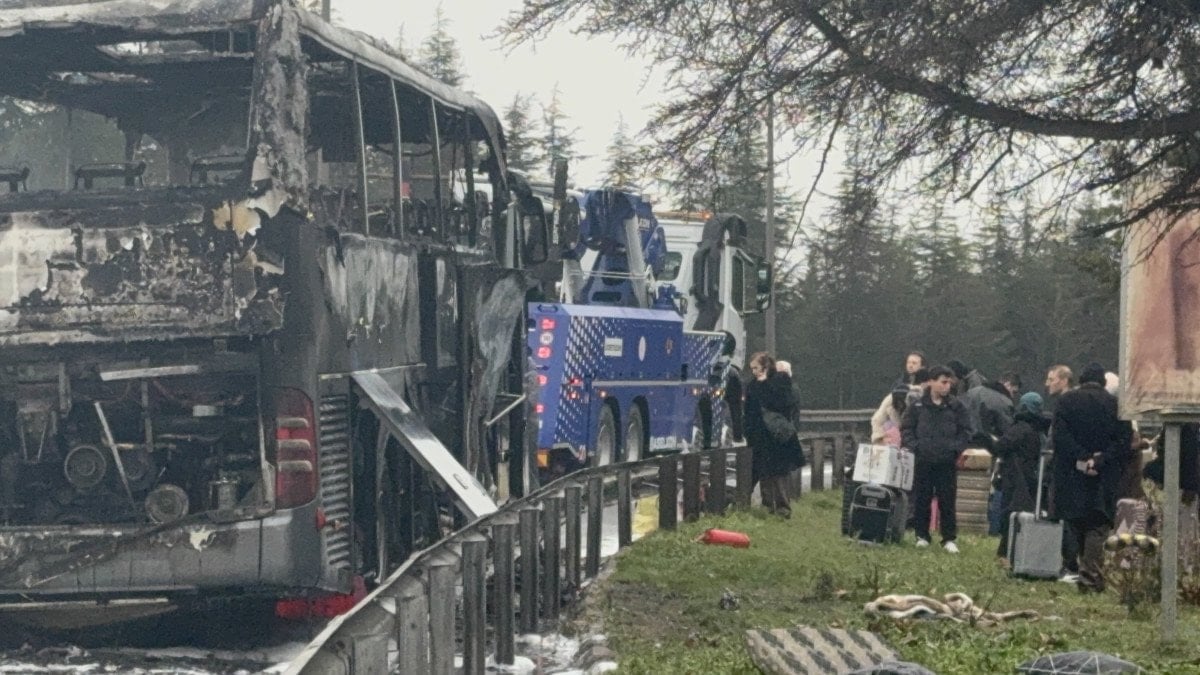 tem otoyolunda otobus yangini dikkatli yolcu facianin onune gecti 4