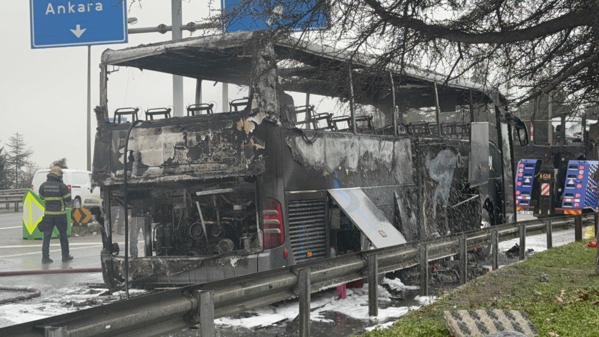 tem otoyolunda otobus yangini dikkatli yolcu facianin onune gecti 5 SvN2JFEU