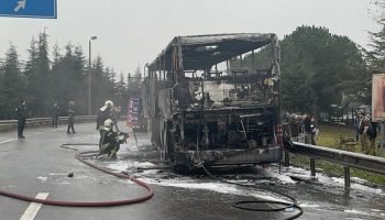 tem otoyolunda otobus yangini dikkatli yolcu facianin onune gecti g1E3ZV5E