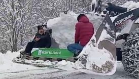 tokatta kar nedeniyle kapanan yolda kepceyle cenaze tasindi DC7Qeveh