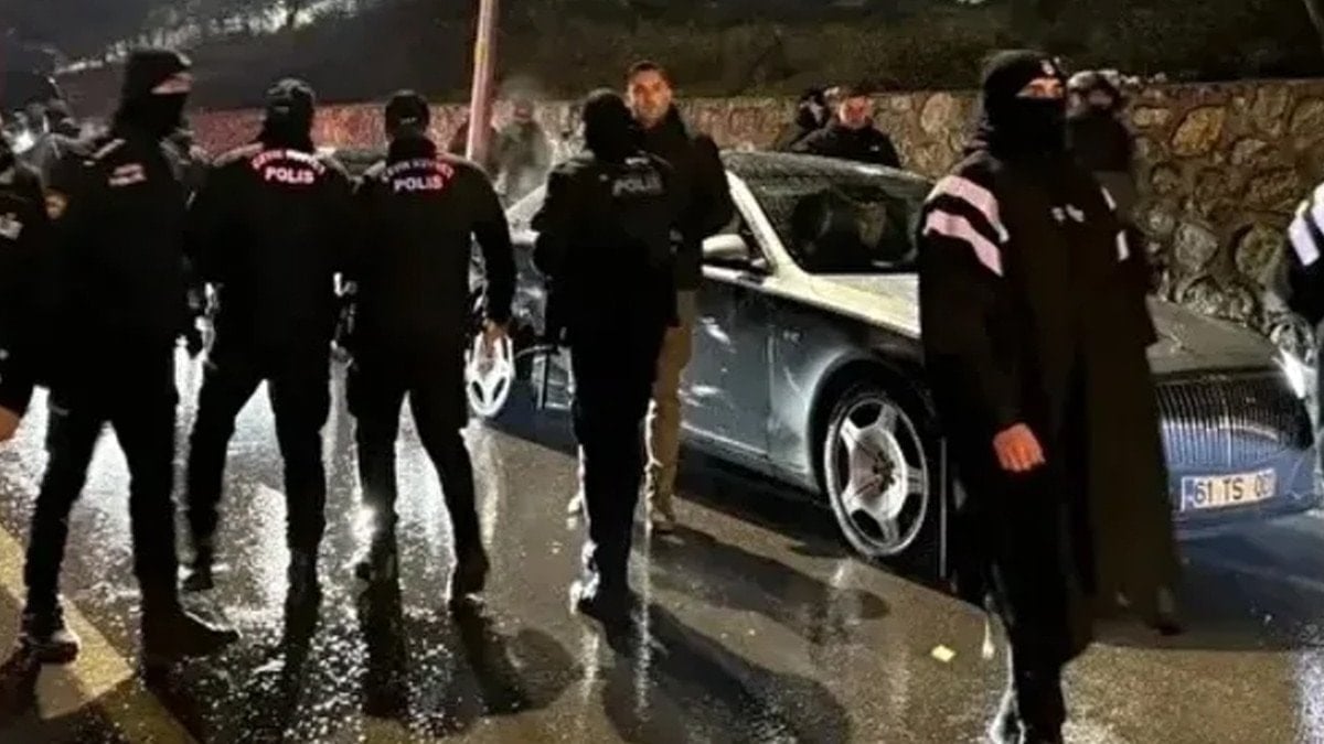 trabzonsporun takim otobusune tasli saldiri 1 MqdZGaqM